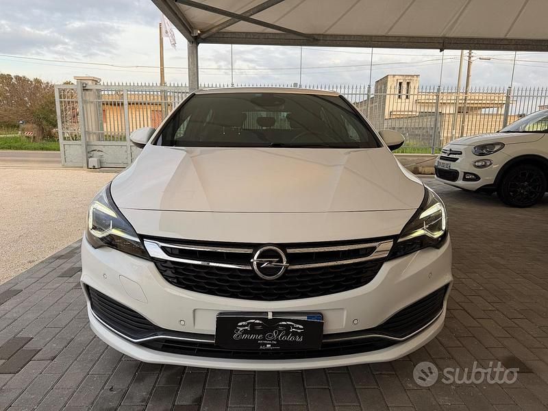 Usata Opel Astra Dynamic 136 CV (100 kW) 2017 Bianco Berlina