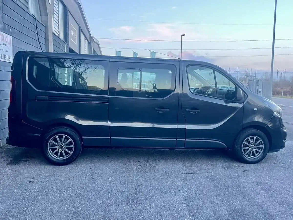 Usata Opel Vivaro 145 CV (106 kW) 2019 Nero Monovolume