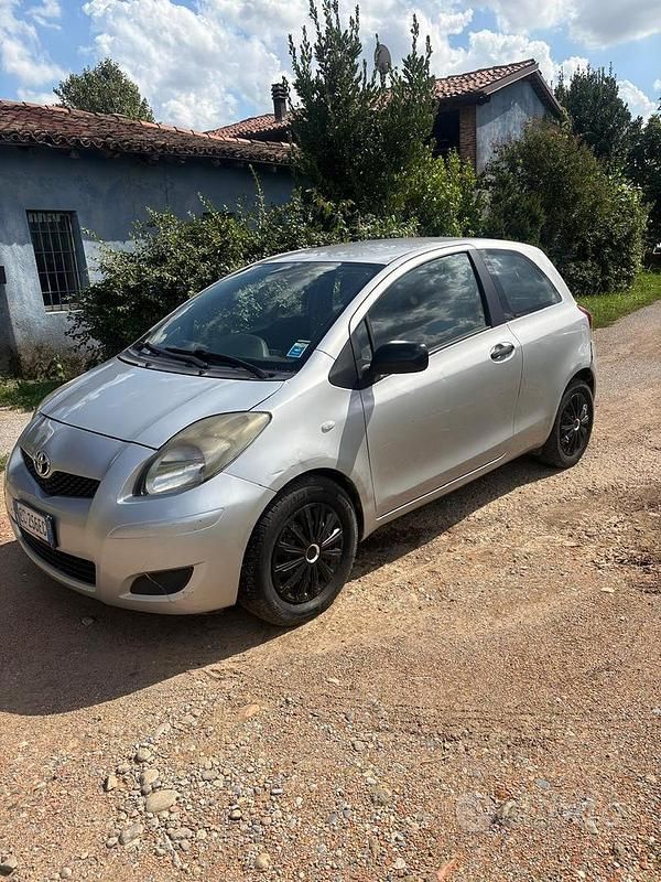 Usata Toyota Yaris 90 CV (66 kW) 2009 Grigio Coupé