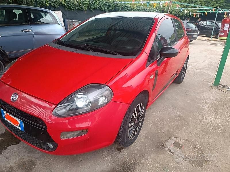 Usata Fiat Punto S 84 CV (61 kW) 2012 Rosso Utilitaria