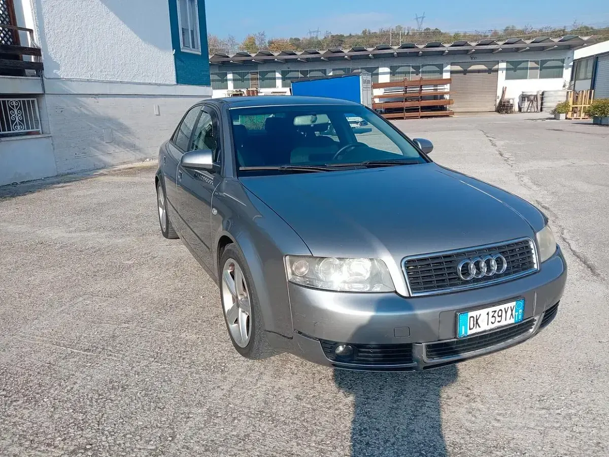 Usata Audi A4 130 CV (95 kW) 2004 Grigio Berlina