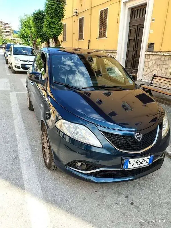 Usata Lancia Ypsilon Gold 69 CV (50 kW) 2017 Blu/azzurro Utilitaria