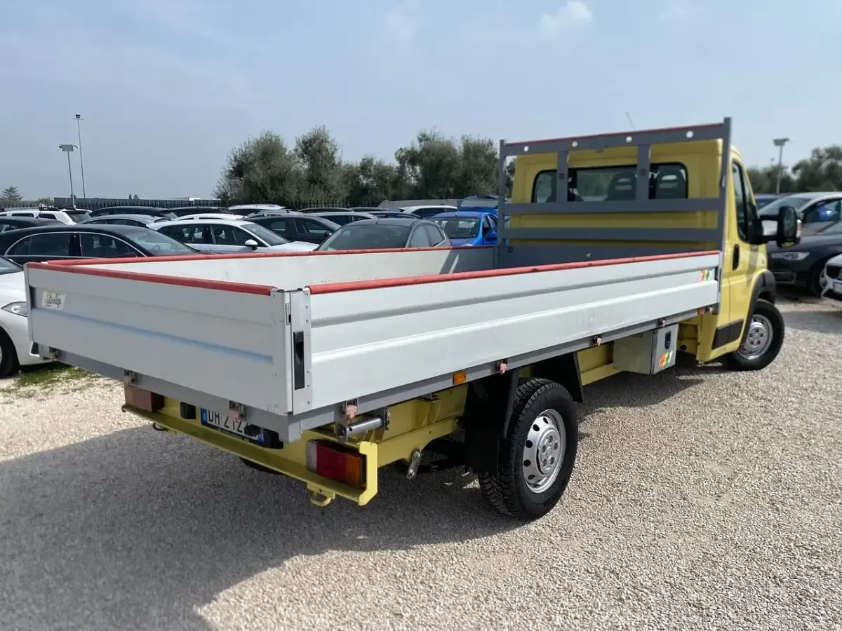 Usata Fiat Ducato 33 119 CV (87 kW) 2007 Giallo Furgone