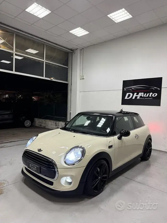 Usata Mini Cooper D 116 CV (85 kW) 2017 Beige Utilitaria