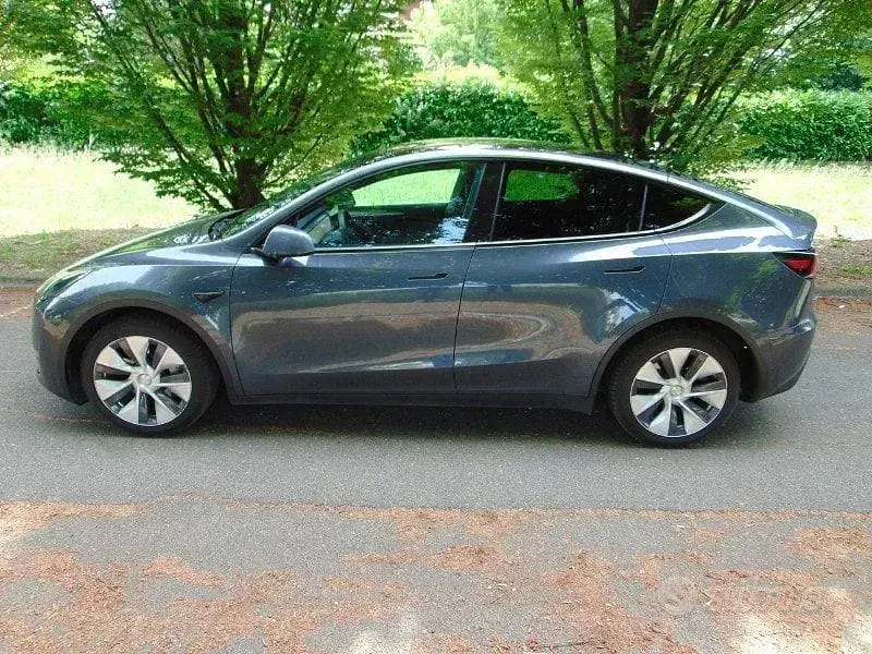 Usata Tesla Model Y Long Range AWD 378 kW (514 CV) 2022 Grigio SUV