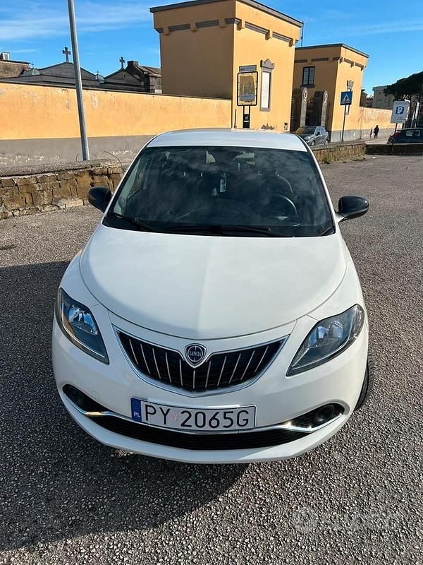 Usata Lancia Ypsilon 69 CV (50 kW) 2023 Bianco Utilitaria