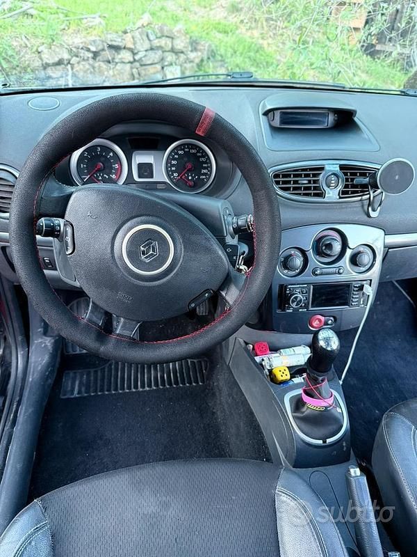 Usata Renault Clio II LE 85 CV (62 kW) 2007 Nero Utilitaria