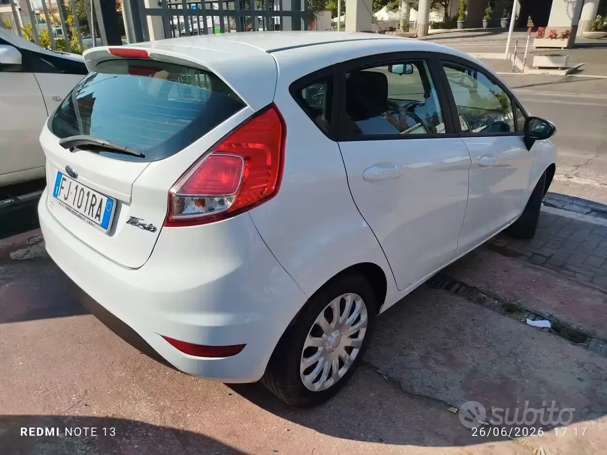 Usata Ford Fiesta 60 CV (44 kW) 2017 Bianco Utilitaria