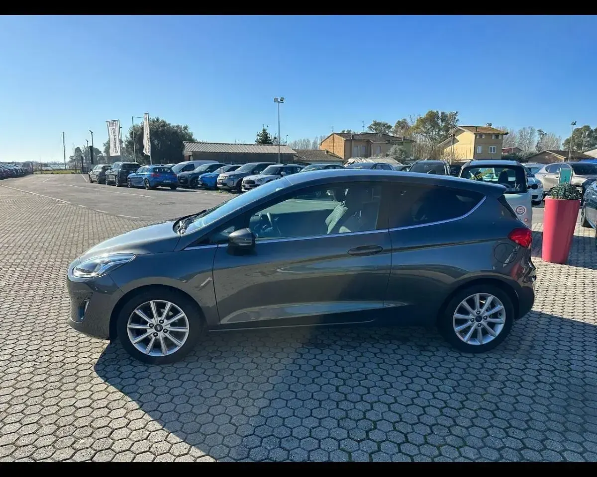 Usata Ford Fiesta Titanium 101 CV (74 kW) 2017 Grigio Utilitaria