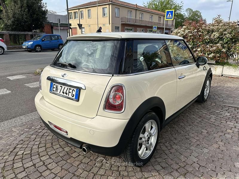 Usata Mini ONE 75 CV (55 kW) 2012 Pepper white Utilitaria