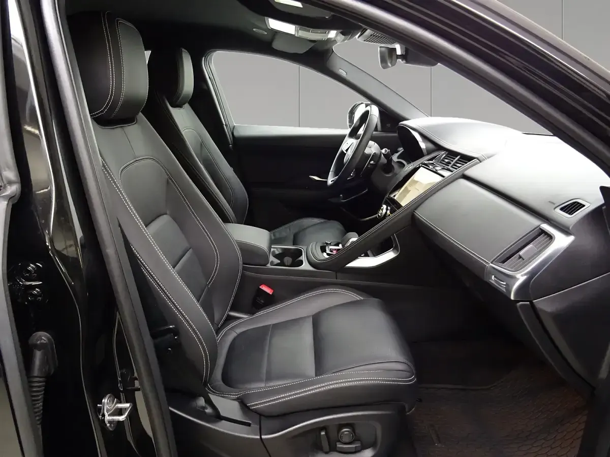 Usata Jaguar E-Pace R-Dynamic 163 CV (119 kW) 2024 Santorini black SUV