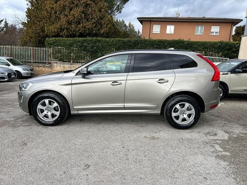 Usata Volvo XC60 R-Design Momentum 181 CV (133 kW) 2014 Beige SUV