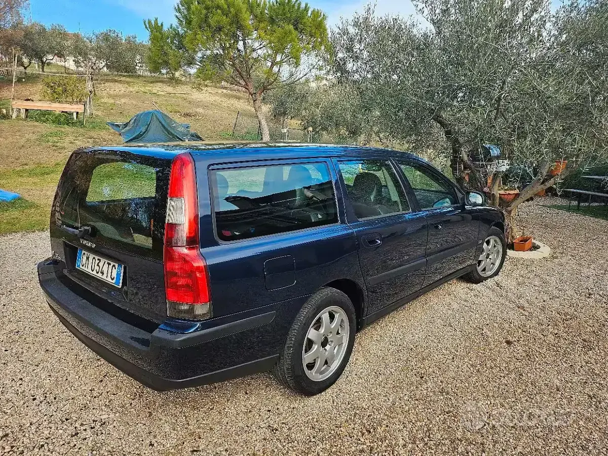 Usata Volvo V70 163 CV (119 kW) 2004 Bluazzurro Station wagon