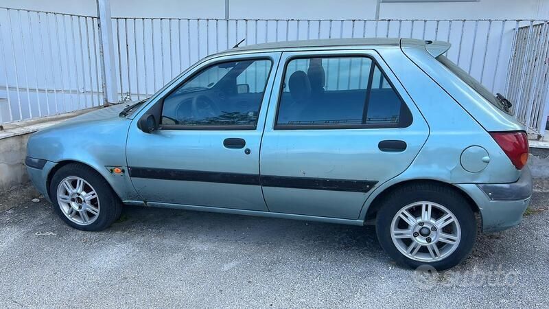 Usata Ford Fiesta Zetec 2002 Utilitaria