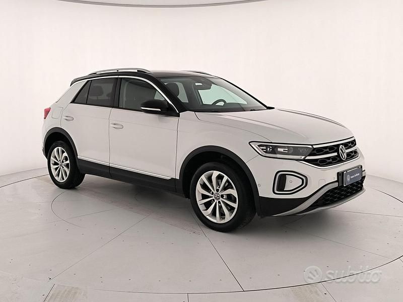 Usata VW T-Roc Style 150 CV (110 kW) 2023 Pure white nero SUV