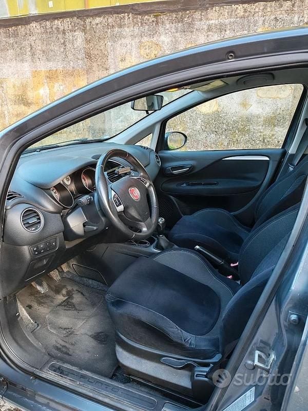 Usata Fiat Grande Punto 75 CV (55 kW) 2014 Grigio Utilitaria