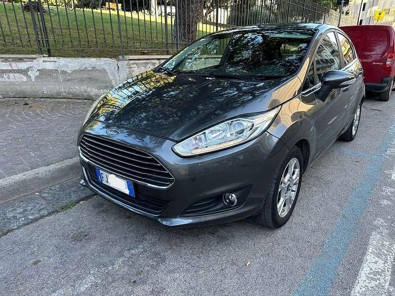 Grigio Usata 2017 Ford Fiesta Titanium Due volumi | 7990 € (Ottimo prezzo) - Immagine 1/4