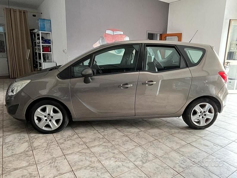 Usata Opel Meriva Cosmo 75 CV (55 kW) 2011 Grigio Monovolume