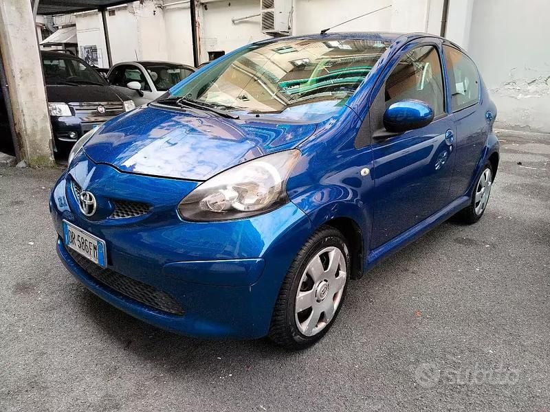 Usata Toyota Aygo 67 CV (49 kW) 2008 Blu Utilitaria