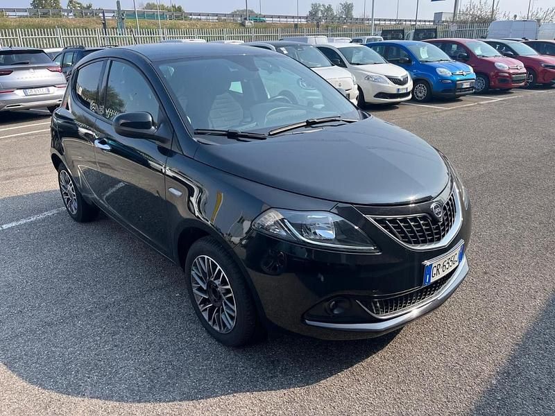 Usata Lancia Ypsilon Gold 69 CV (50 kW) 2023 Nero Utilitaria