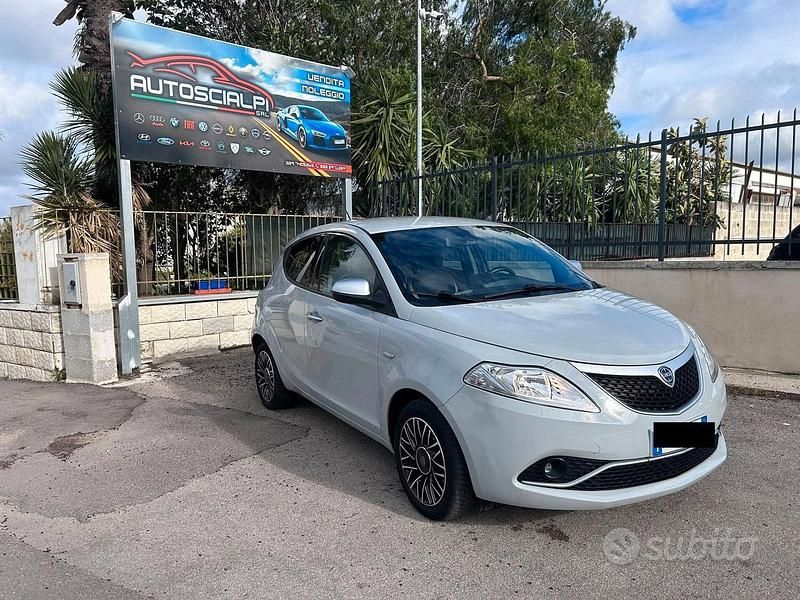 Usata Lancia Ypsilon 69 CV (50 kW) 2017 Bianco Utilitaria
