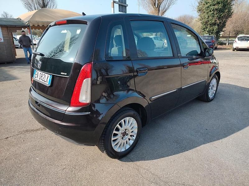 Usata Lancia Musa Platinum 77 CV (56 kW) 2012 Viola Monovolume