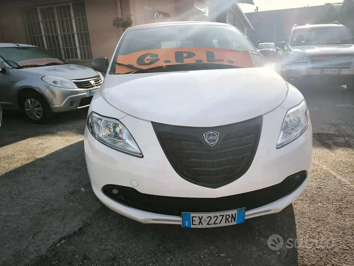 Usata Lancia Ypsilon 69 CV (50 kW) 2014 Bianco Utilitaria