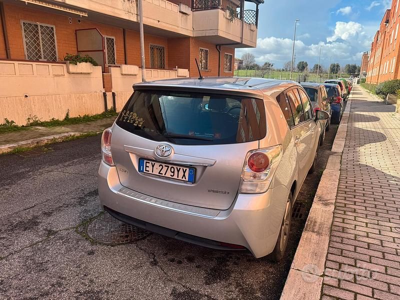 Usata Toyota Verso Style 2015 Grigio Monovolume