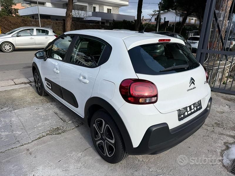 Usata Citroën C3 Shine 101 CV (74 kW) 2022 Bianco Utilitaria