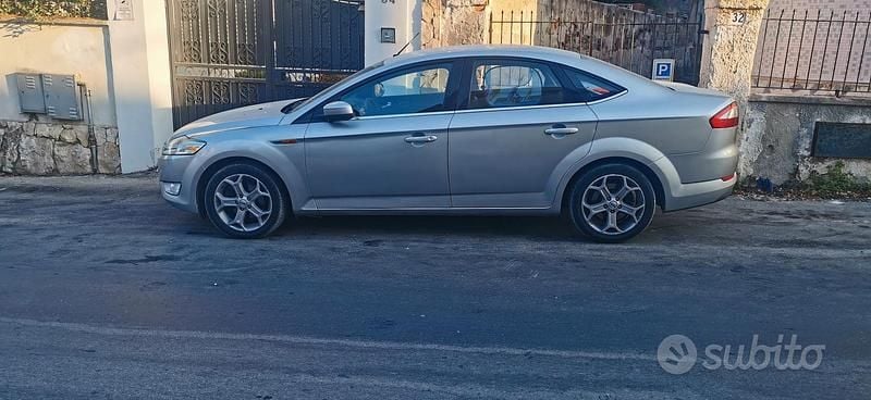 Begagnad Ford Mondeo 2010 Grå Sedan