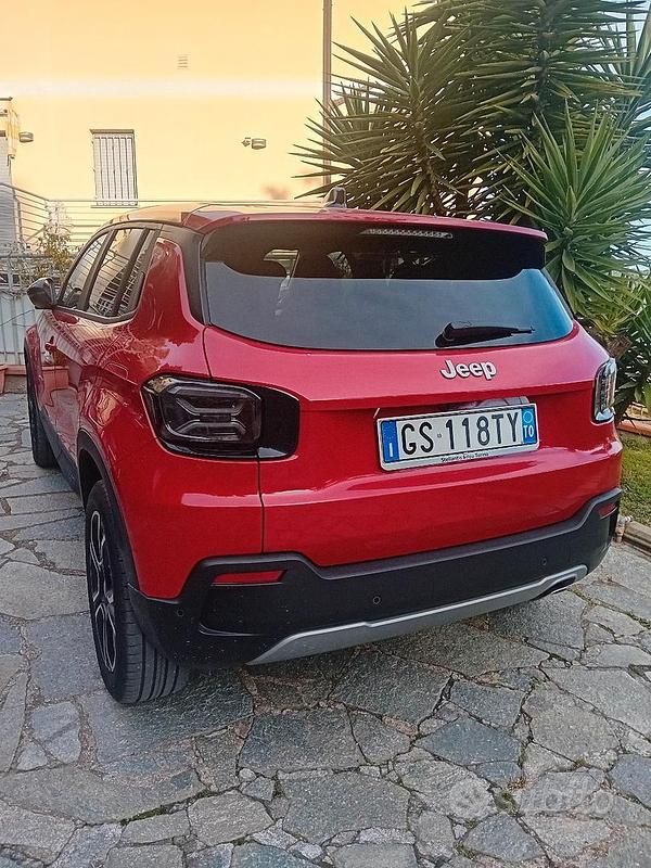 Usata Jeep Avenger 100 CV (73 kW) 2023 Rosso SUV