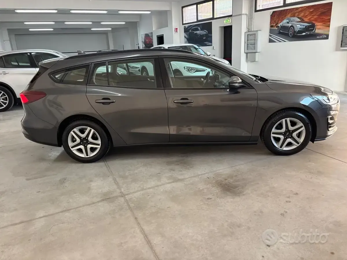 Usata Ford Focus Business Edition 120 CV (88 kW) 2022 Grigio Station wagon