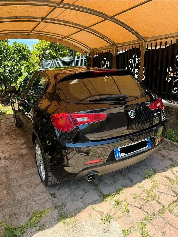 Usata Alfa Romeo Giulietta Super 109 CV (80 kW) 2017 Nero Utilitaria