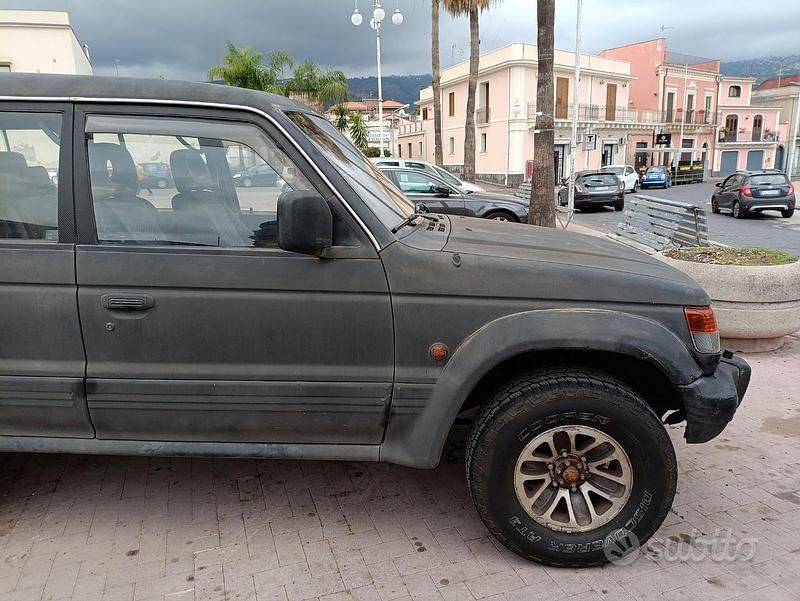 Usata Mitsubishi Pajero 100 CV (73 kW) 1992 Nero SUV