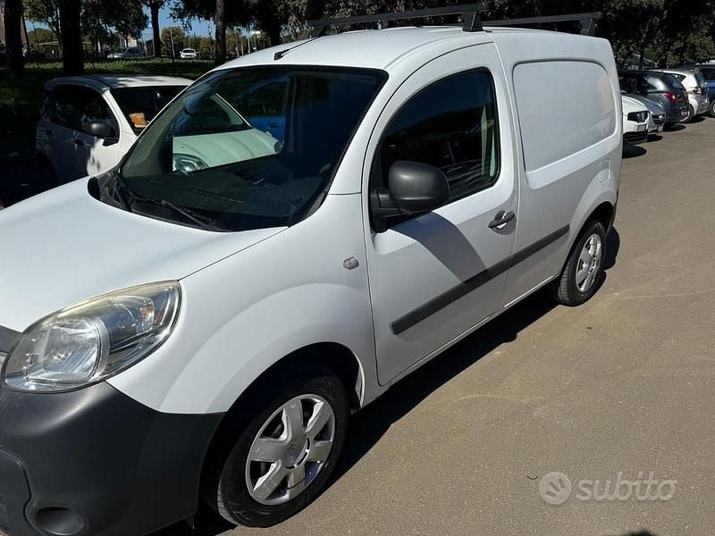 Bianco Usata 2016 Renault Kangoo Tre volumi | 5800 € (Ottimo prezzo) - Immagine 1/4