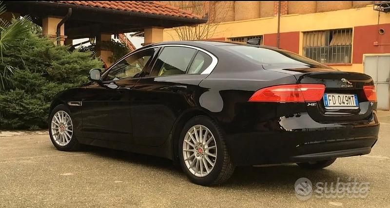 Usata Jaguar XE 163 CV (119 kW) 2016 Nero Berlina