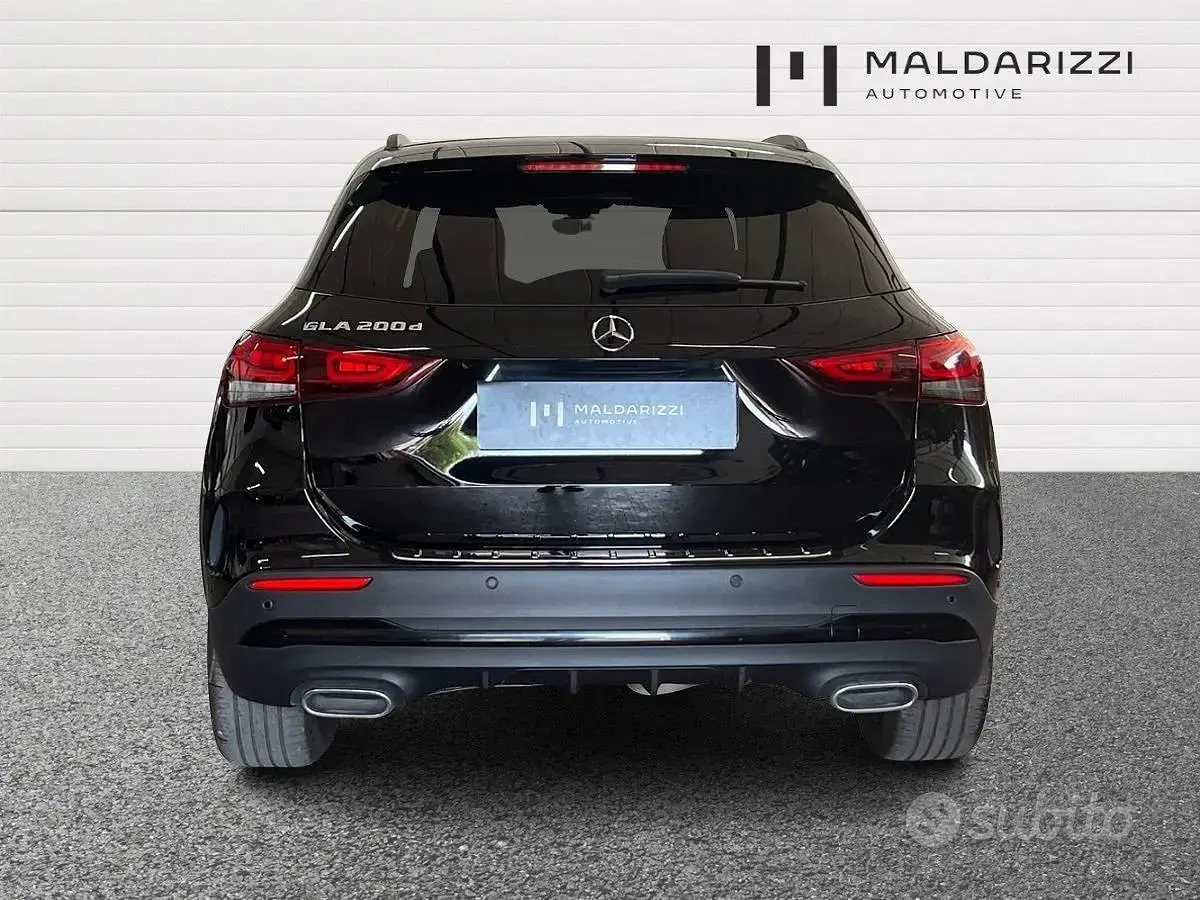 Usata Mercedes GLA200 Premium 150 CV (110 kW) 2023 Da sistemare SUV