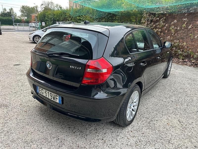 Usata BMW 116 116 CV (85 kW) 2011 Nero Utilitaria