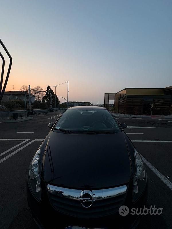 Usata Opel Corsa Sport 80 CV (58 kW) 2009 Nero Utilitaria
