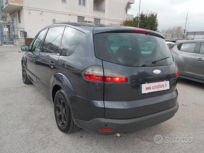 Usata Ford S-MAX Titanium 140 CV (102 kW) 2007 Grigio Monovolume