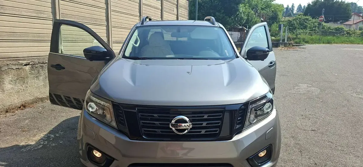 Usata Nissan Navara N-Guard 190 CV (139 kW) 2020 Grigio Pick-up