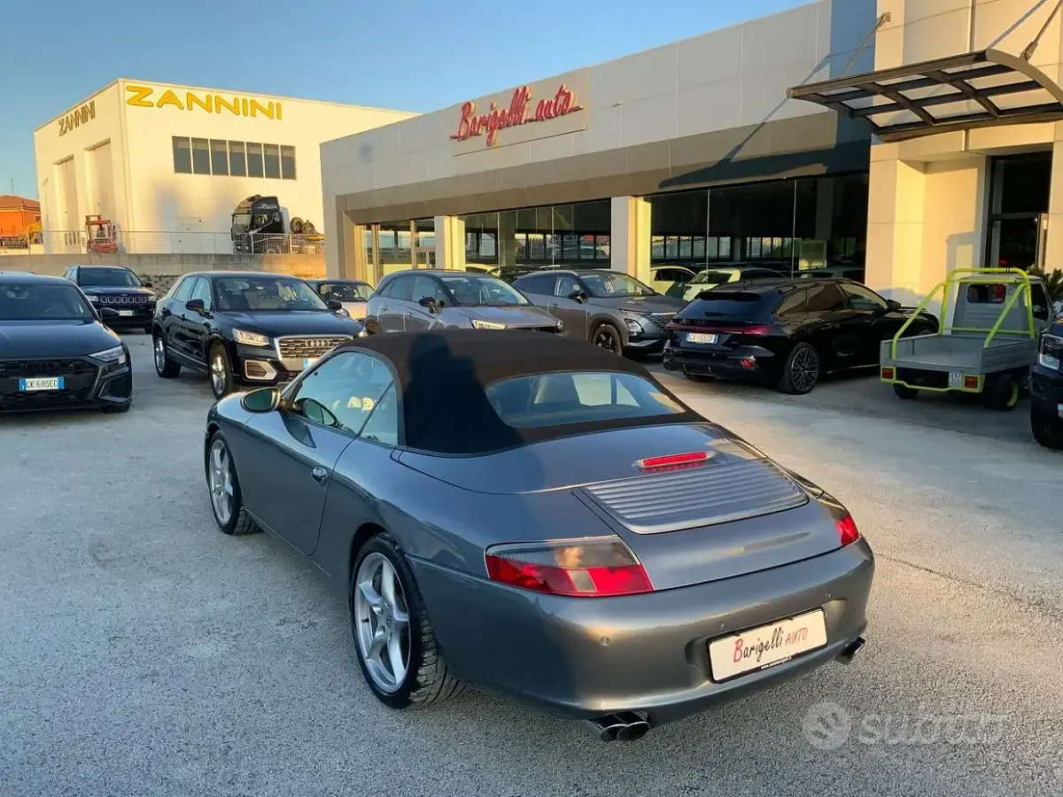 Usata Porsche 911 Carrera Cabriolet 320 CV (235 kW) 2003 Grigio Cabrio
