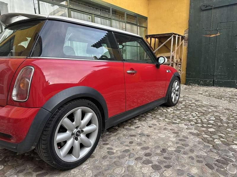 Begagnad Mini Cooper S 163 HK (119 kW) 2003 Röd Halvkombi