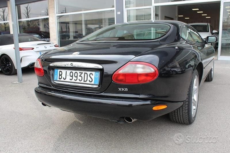 Usata Jaguar XK8 284 CV (208 kW) 2000 Nero metallizzato Coupé
