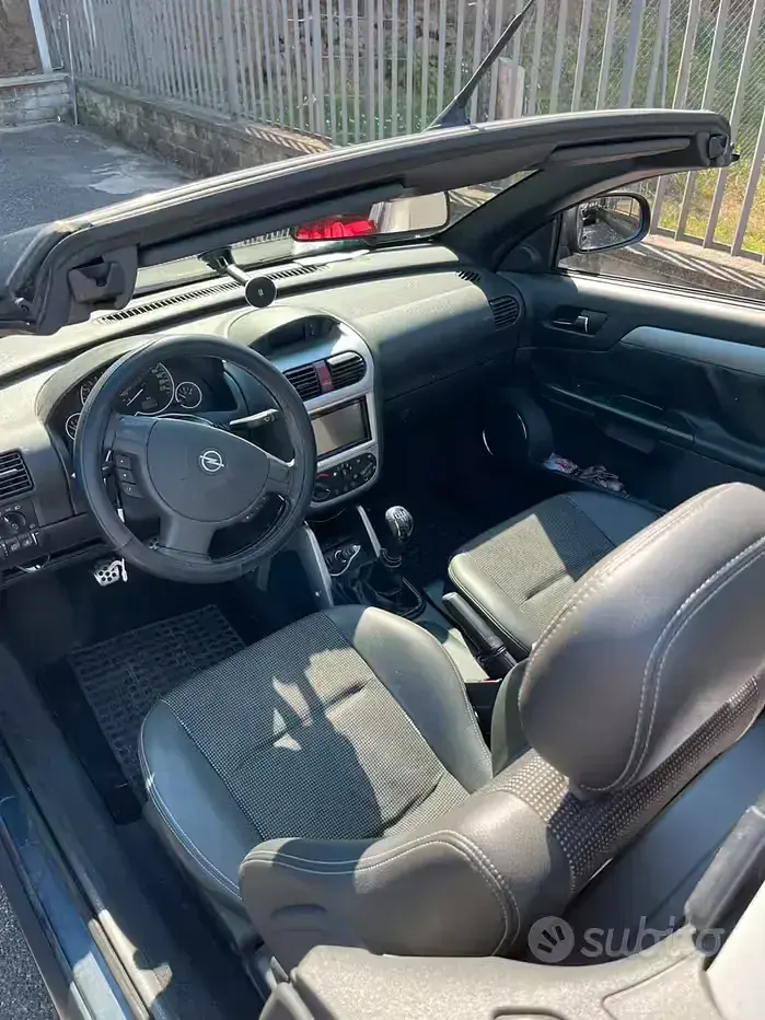 Usata Opel Tigra 90 CV (66 kW) 2008 Bluazzurro Cabrio