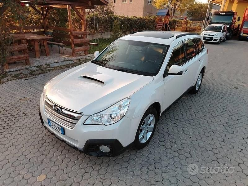 Bianco Usata 2014 Subaru Outback Trend Station wagon | 5100 € (Buon prezzo) - Immagine 1/4