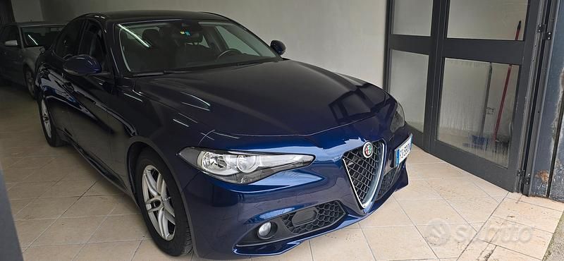 Usata Alfa Romeo Giulia 150 CV (110 kW) 2018 Blu Berlina
