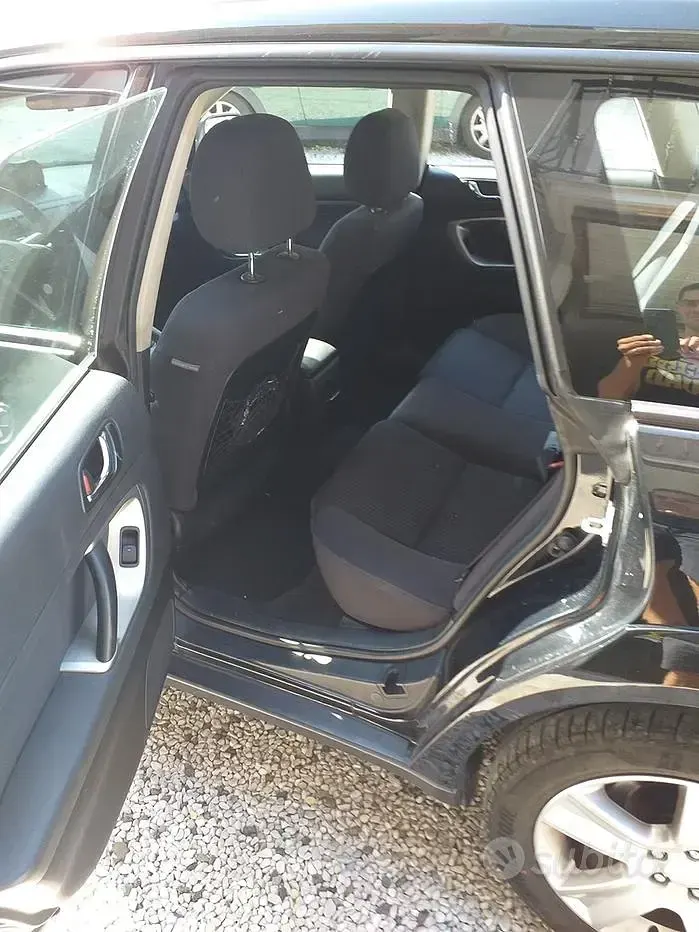 Usado Subaru Outback 150 CV (110 kW) 2008 Negro Familiar