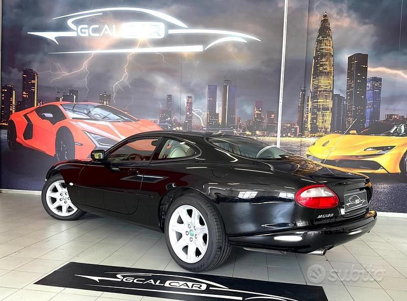 Usata Jaguar XK8 284 CV (208 kW) 1998 Nero Coupé
