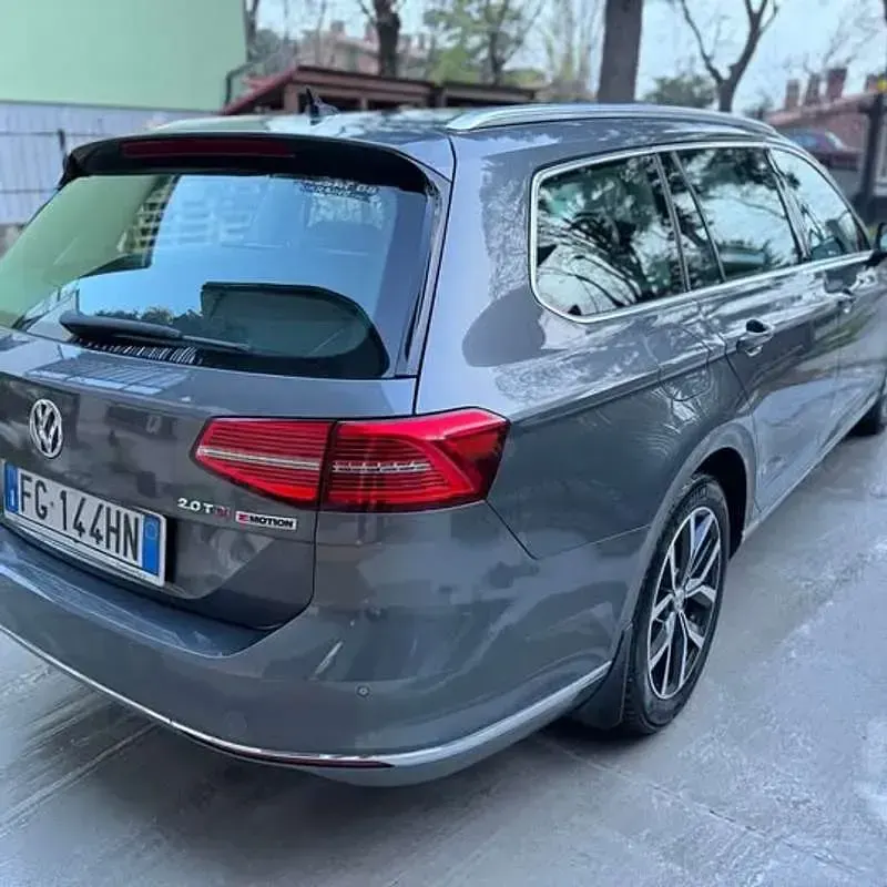 Usata VW Passat Highline 190 CV (139 kW) 2017 Grigio Station wagon